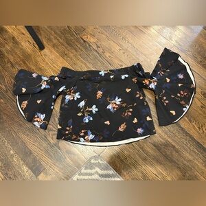 Woman’s Topshop Floral Off the Shoulder Blouse with Fairy Bell Sleeves Size 2